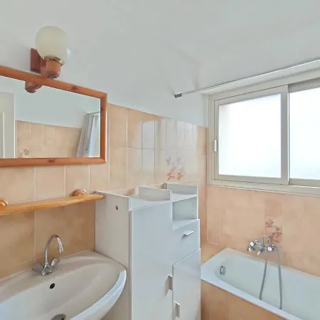 Studio Proche Apartment *